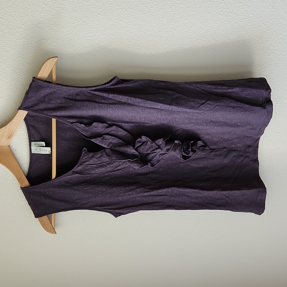 Sahalie purple sleeveless top Sz M ruffle front with button close lightweight